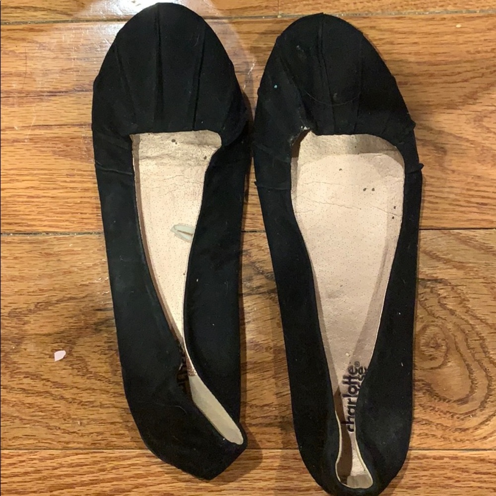 Black ballet flats
